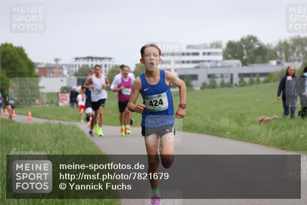 04.05.2025 - 8. Wedeler Halbmarathon Yannick Fuchs http://msf.ph/oto/7821679 04.05.2025 11:10:16 Laufen 424 meine-sportfotos.de