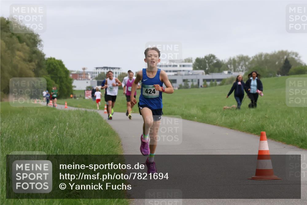 04.05.2025 - 8. Wedeler Halbmarathon Yannick Fuchs http://msf.ph/oto/7821694 04.05.2025 11:10:17 Laufen 424 meine-sportfotos.de