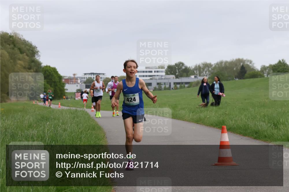 04.05.2025 - 8. Wedeler Halbmarathon Yannick Fuchs http://msf.ph/oto/7821714 04.05.2025 11:10:17 Laufen 424 meine-sportfotos.de