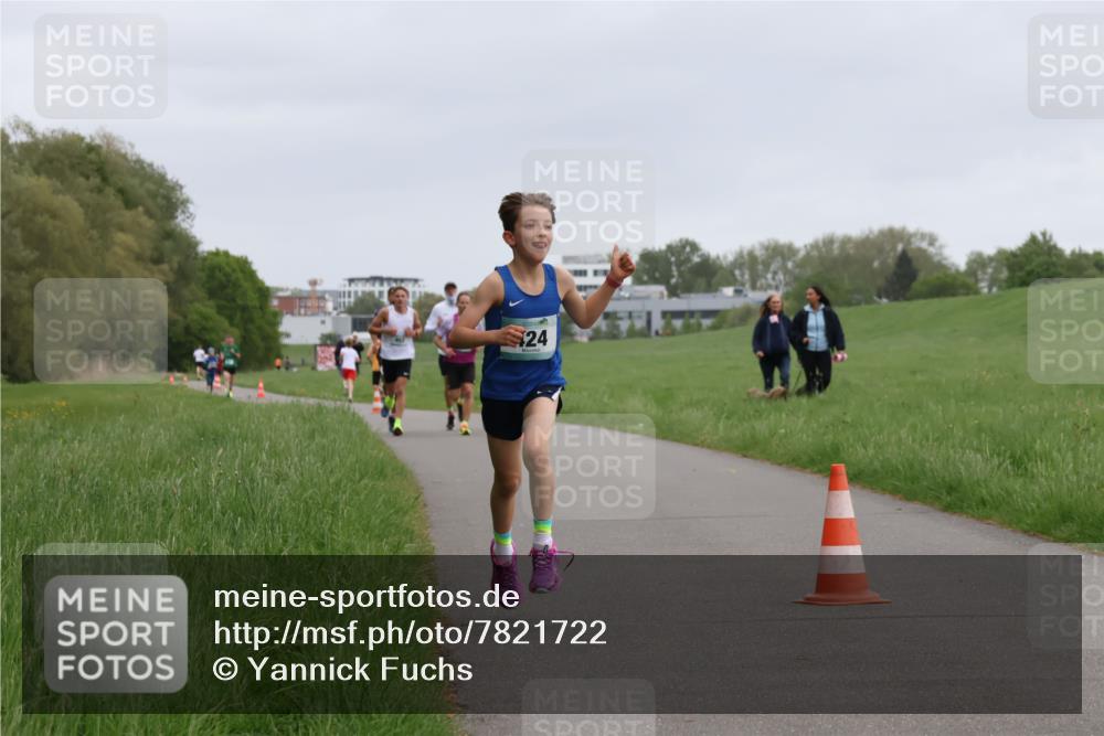 04.05.2025 - 8. Wedeler Halbmarathon Yannick Fuchs http://msf.ph/oto/7821722 04.05.2025 11:10:17 Laufen 24 meine-sportfotos.de