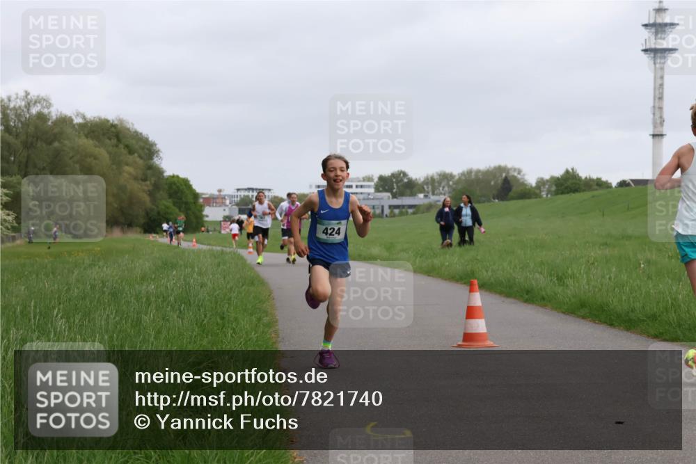 04.05.2025 - 8. Wedeler Halbmarathon Yannick Fuchs http://msf.ph/oto/7821740 04.05.2025 11:10:17 Laufen 424 meine-sportfotos.de
