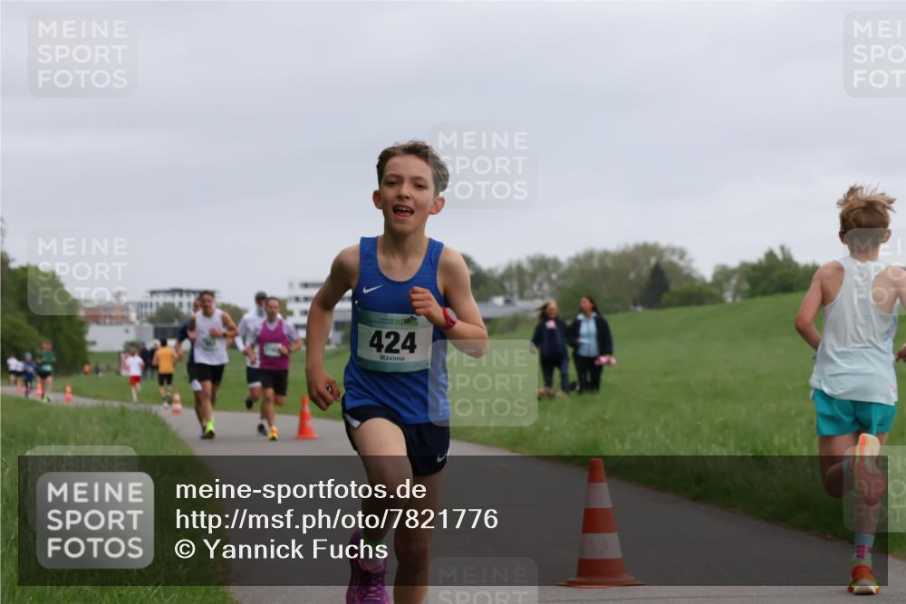 04.05.2025 - 8. Wedeler Halbmarathon Yannick Fuchs http://msf.ph/oto/7821776 04.05.2025 11:10:18 Laufen 424 meine-sportfotos.de