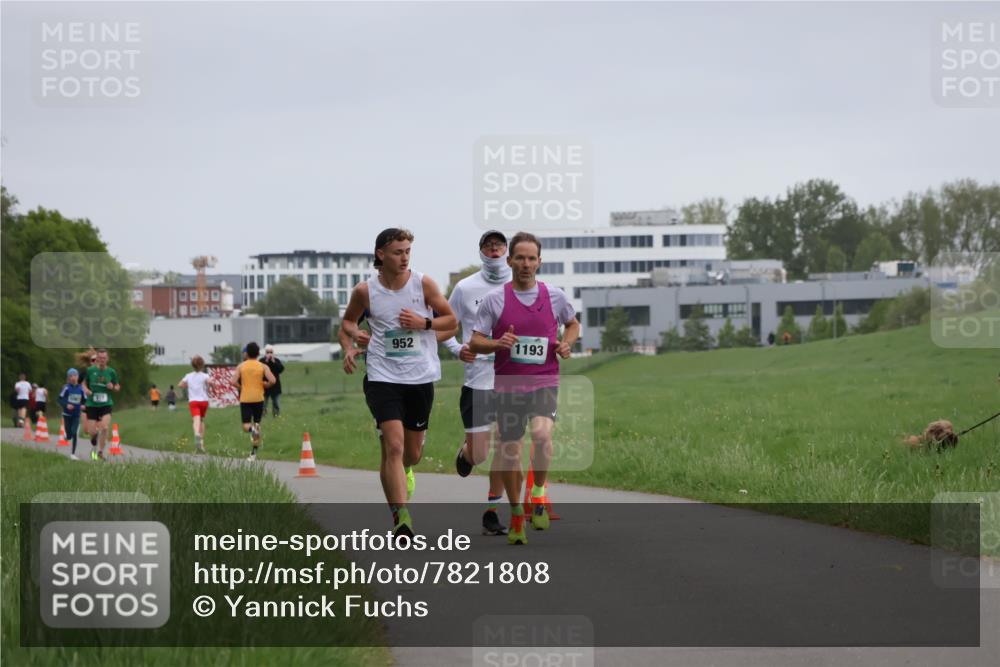 04.05.2025 - 8. Wedeler Halbmarathon Yannick Fuchs http://msf.ph/oto/7821808 04.05.2025 11:10:20 Laufen 952, 1193 meine-sportfotos.de