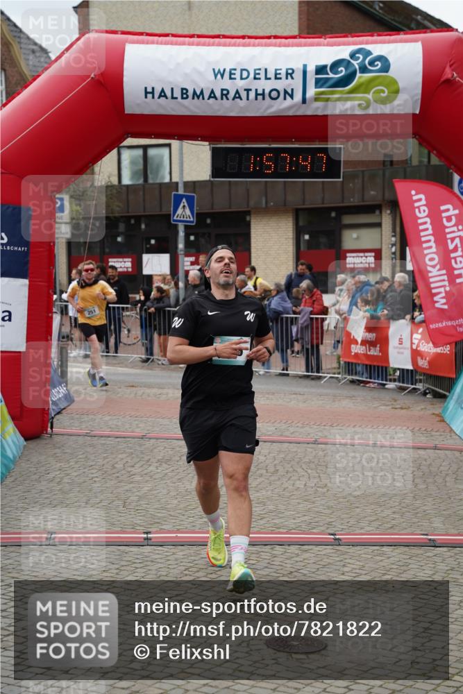 04.05.2025 - 8. Wedeler Halbmarathon Felixshl http://msf.ph/oto/7821822 04.05.2025 11:57:45 Ziel 251, 606, 671 meine-sportfotos.de