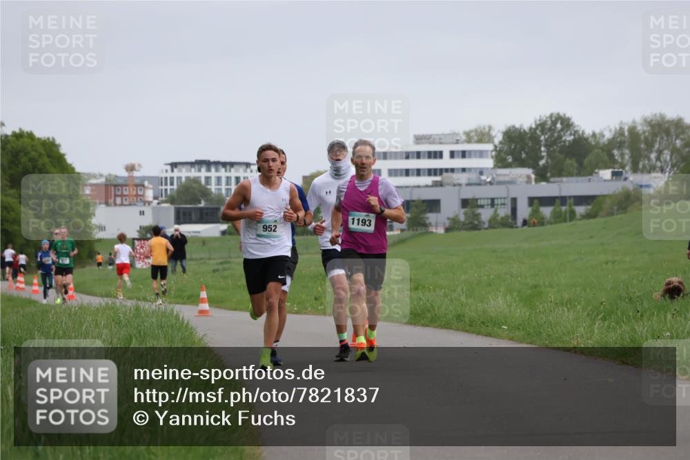 04.05.2025 - 8. Wedeler Halbmarathon Yannick Fuchs http://msf.ph/oto/7821837 04.05.2025 11:10:20 Laufen 952, 1193 meine-sportfotos.de