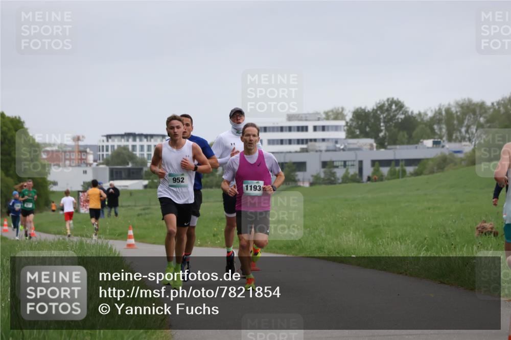 04.05.2025 - 8. Wedeler Halbmarathon Yannick Fuchs http://msf.ph/oto/7821854 04.05.2025 11:10:20 Laufen 952, 1193 meine-sportfotos.de