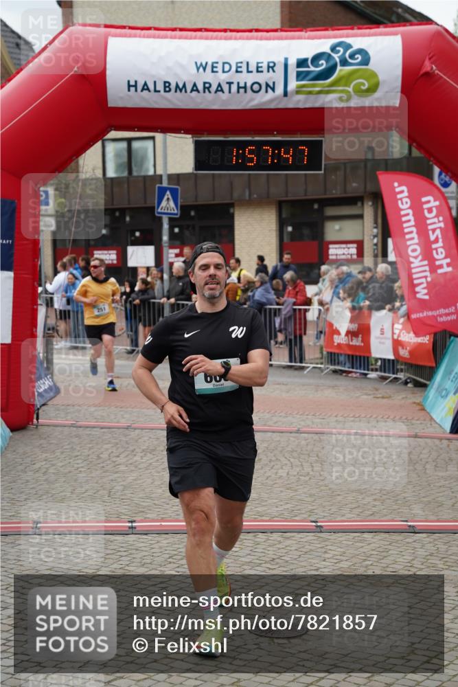 04.05.2025 - 8. Wedeler Halbmarathon Felixshl http://msf.ph/oto/7821857 04.05.2025 11:57:45 Ziel 251, 606, 671 meine-sportfotos.de