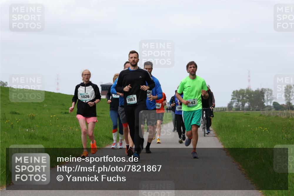 04.05.2025 - 8. Wedeler Halbmarathon Yannick Fuchs http://msf.ph/oto/7821867 04.05.2025 11:29:03 Laufen 1026, 66, 1067, 946, 63, 298 meine-sportfotos.de