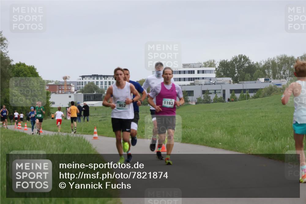 04.05.2025 - 8. Wedeler Halbmarathon Yannick Fuchs http://msf.ph/oto/7821874 04.05.2025 11:10:21 Laufen 1193, 952 meine-sportfotos.de