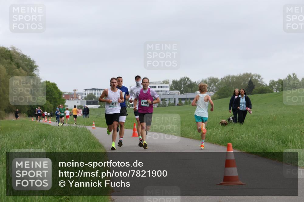 04.05.2025 - 8. Wedeler Halbmarathon Yannick Fuchs http://msf.ph/oto/7821900 04.05.2025 11:10:22 Laufen 1193, 952 meine-sportfotos.de