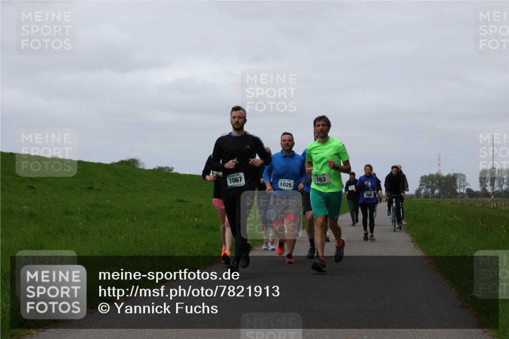 04.05.2025 - 8. Wedeler Halbmarathon Yannick Fuchs http://msf.ph/oto/7821913 04.05.2025 11:29:05 Laufen 1067, 1025, 163 meine-sportfotos.de
