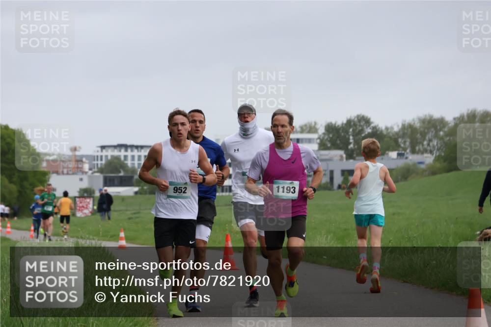 04.05.2025 - 8. Wedeler Halbmarathon Yannick Fuchs http://msf.ph/oto/7821920 04.05.2025 11:10:22 Laufen 952, 1193 meine-sportfotos.de