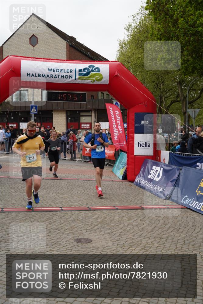 04.05.2025 - 8. Wedeler Halbmarathon Felixshl http://msf.ph/oto/7821930 04.05.2025 11:57:49 Ziel 55, 251, 606, 671 meine-sportfotos.de