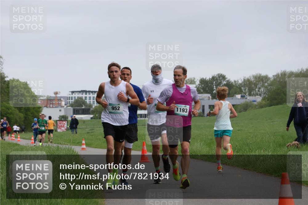 04.05.2025 - 8. Wedeler Halbmarathon Yannick Fuchs http://msf.ph/oto/7821934 04.05.2025 11:10:23 Laufen 952, 1193 meine-sportfotos.de