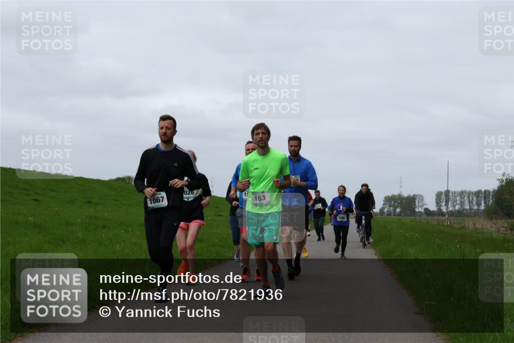 04.05.2025 - 8. Wedeler Halbmarathon Yannick Fuchs http://msf.ph/oto/7821936 04.05.2025 11:29:06 Laufen 1067, 026, 163, 298 meine-sportfotos.de