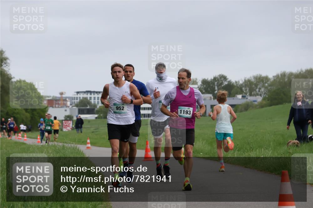 04.05.2025 - 8. Wedeler Halbmarathon Yannick Fuchs http://msf.ph/oto/7821941 04.05.2025 11:10:23 Laufen 952, 1193 meine-sportfotos.de