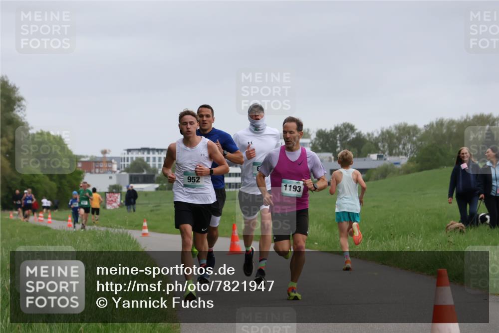 04.05.2025 - 8. Wedeler Halbmarathon Yannick Fuchs http://msf.ph/oto/7821947 04.05.2025 11:10:23 Laufen 952, 1193 meine-sportfotos.de