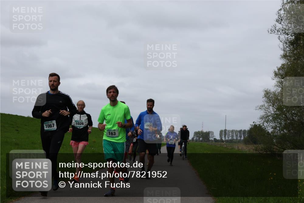 04.05.2025 - 8. Wedeler Halbmarathon Yannick Fuchs http://msf.ph/oto/7821952 04.05.2025 11:29:06 Laufen 1067, 1026, 163, 1066 meine-sportfotos.de