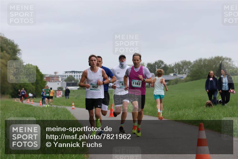 04.05.2025 - 8. Wedeler Halbmarathon Yannick Fuchs http://msf.ph/oto/7821962 04.05.2025 11:10:23 Laufen 952, 63, 1193 meine-sportfotos.de
