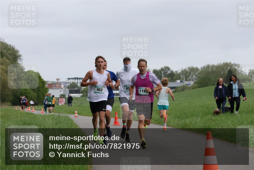 04.05.2025 - 8. Wedeler Halbmarathon Yannick Fuchs http://msf.ph/oto/7821975 04.05.2025 11:10:23 Laufen 952, 63, 1193 meine-sportfotos.de