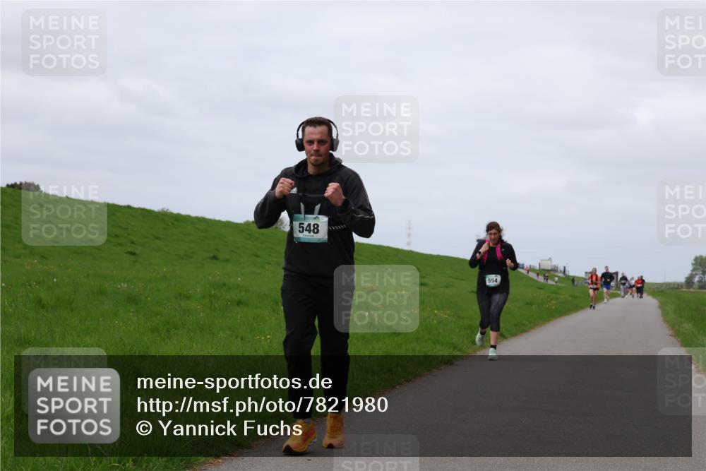 04.05.2025 - 8. Wedeler Halbmarathon Yannick Fuchs http://msf.ph/oto/7821980 04.05.2025 11:51:43 Laufen 548, 554 meine-sportfotos.de