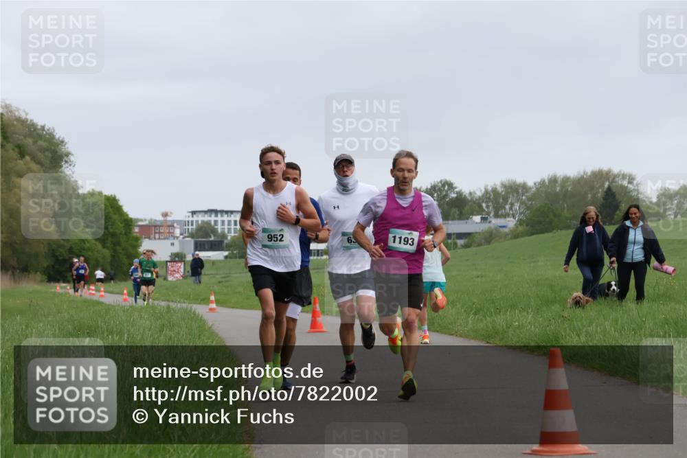 04.05.2025 - 8. Wedeler Halbmarathon Yannick Fuchs http://msf.ph/oto/7822002 04.05.2025 11:10:23 Laufen 10000, 952, 63, 1193 meine-sportfotos.de
