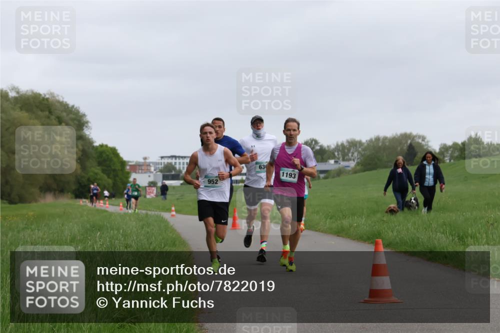 04.05.2025 - 8. Wedeler Halbmarathon Yannick Fuchs http://msf.ph/oto/7822019 04.05.2025 11:10:23 Laufen 952, 630, 1193 meine-sportfotos.de
