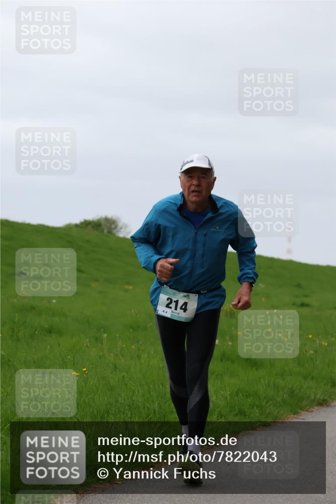04.05.2025 - 8. Wedeler Halbmarathon Yannick Fuchs http://msf.ph/oto/7822043 04.05.2025 12:11:01 Laufen 214 meine-sportfotos.de