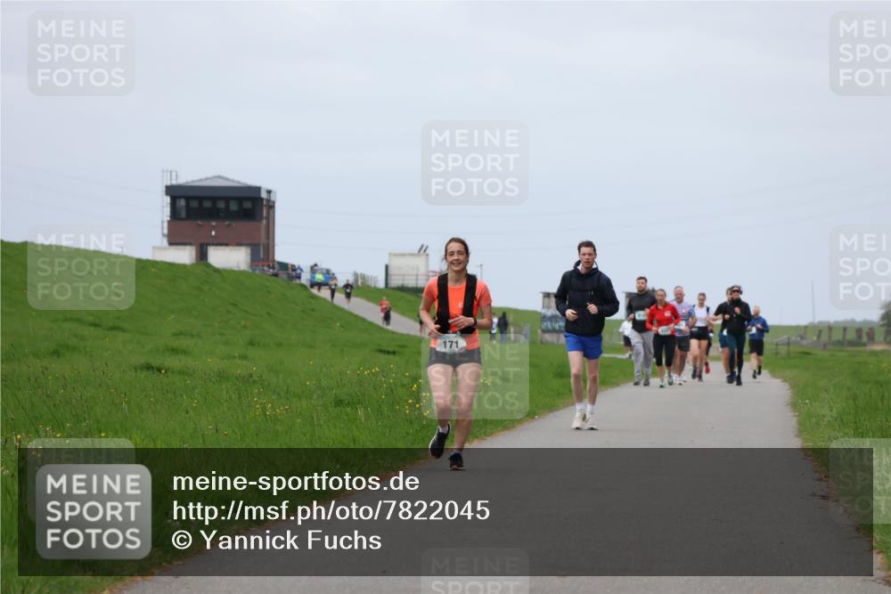 04.05.2025 - 8. Wedeler Halbmarathon Yannick Fuchs http://msf.ph/oto/7822045 04.05.2025 11:51:52 Laufen 171 meine-sportfotos.de