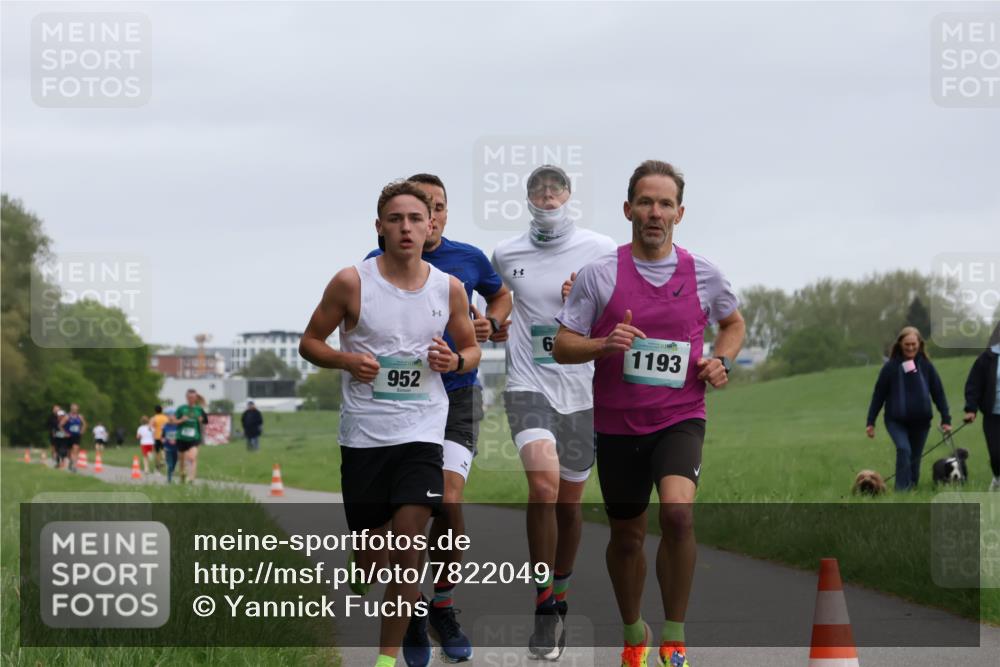 04.05.2025 - 8. Wedeler Halbmarathon Yannick Fuchs http://msf.ph/oto/7822049 04.05.2025 11:10:24 Laufen 952, 6, 1193 meine-sportfotos.de