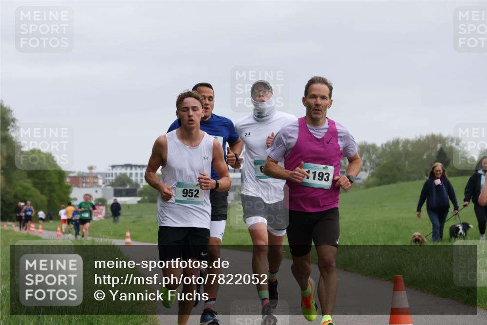 04.05.2025 - 8. Wedeler Halbmarathon Yannick Fuchs http://msf.ph/oto/7822052 04.05.2025 11:10:25 Laufen 952, 193 meine-sportfotos.de