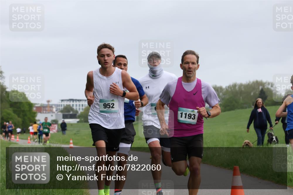 04.05.2025 - 8. Wedeler Halbmarathon Yannick Fuchs http://msf.ph/oto/7822060 04.05.2025 11:10:25 Laufen 952, 1193 meine-sportfotos.de