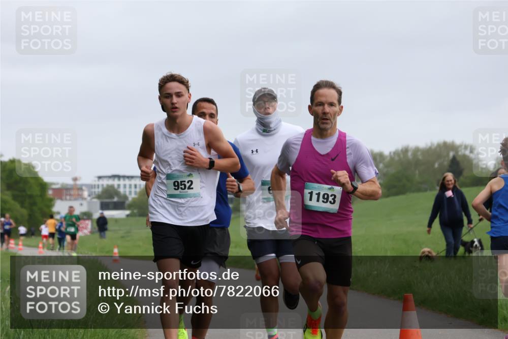 04.05.2025 - 8. Wedeler Halbmarathon Yannick Fuchs http://msf.ph/oto/7822066 04.05.2025 11:10:25 Laufen 952, 1193 meine-sportfotos.de