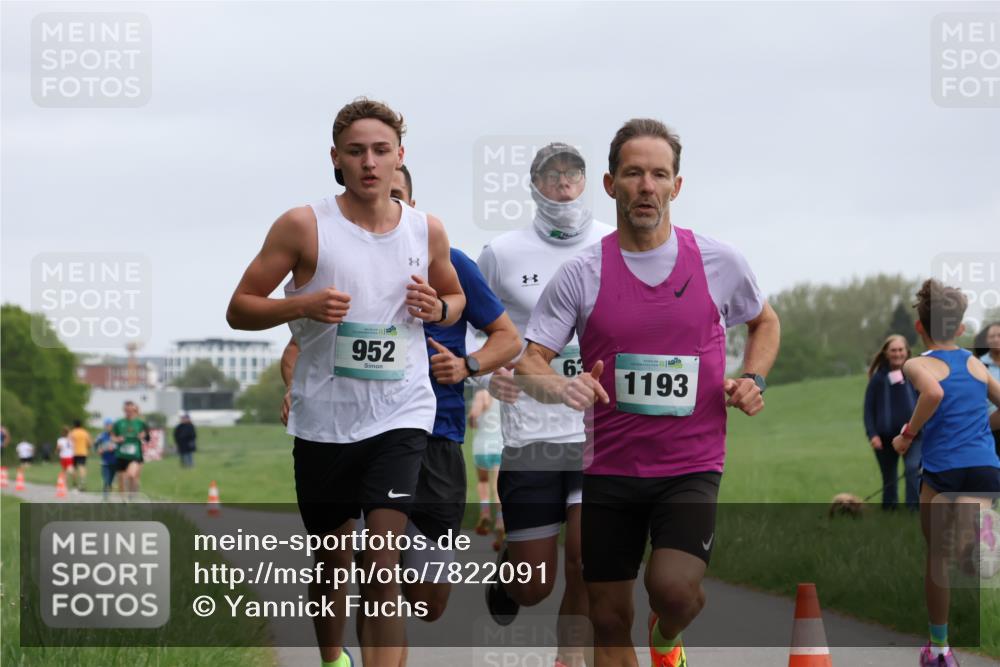 04.05.2025 - 8. Wedeler Halbmarathon Yannick Fuchs http://msf.ph/oto/7822091 04.05.2025 11:10:25 Laufen 952, 63, 1193 meine-sportfotos.de
