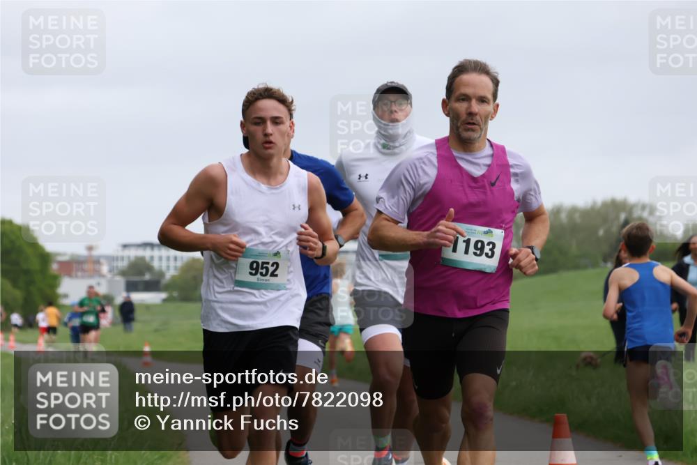 04.05.2025 - 8. Wedeler Halbmarathon Yannick Fuchs http://msf.ph/oto/7822098 04.05.2025 11:10:25 Laufen 952, 1193 meine-sportfotos.de