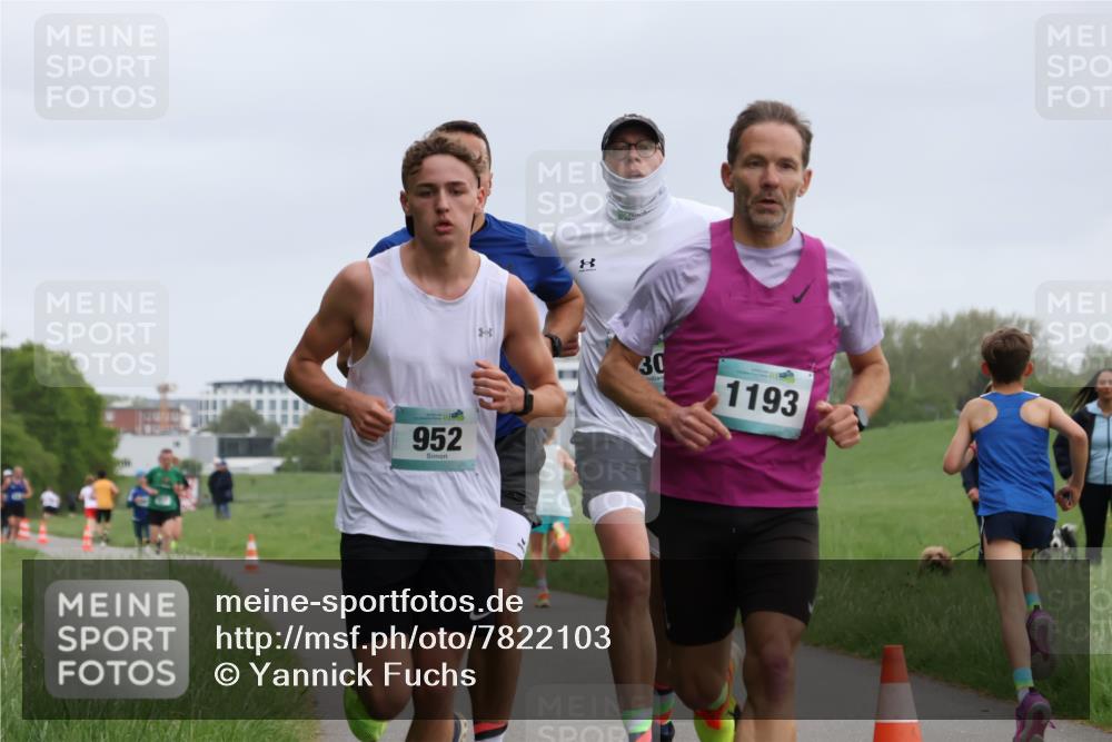 04.05.2025 - 8. Wedeler Halbmarathon Yannick Fuchs http://msf.ph/oto/7822103 04.05.2025 11:10:25 Laufen 952, 30, 1193 meine-sportfotos.de