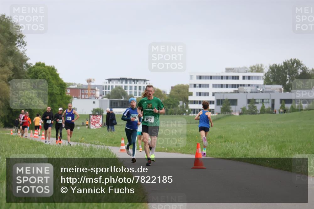 04.05.2025 - 8. Wedeler Halbmarathon Yannick Fuchs http://msf.ph/oto/7822185 04.05.2025 11:10:33 Laufen 1087, 628, 617 meine-sportfotos.de