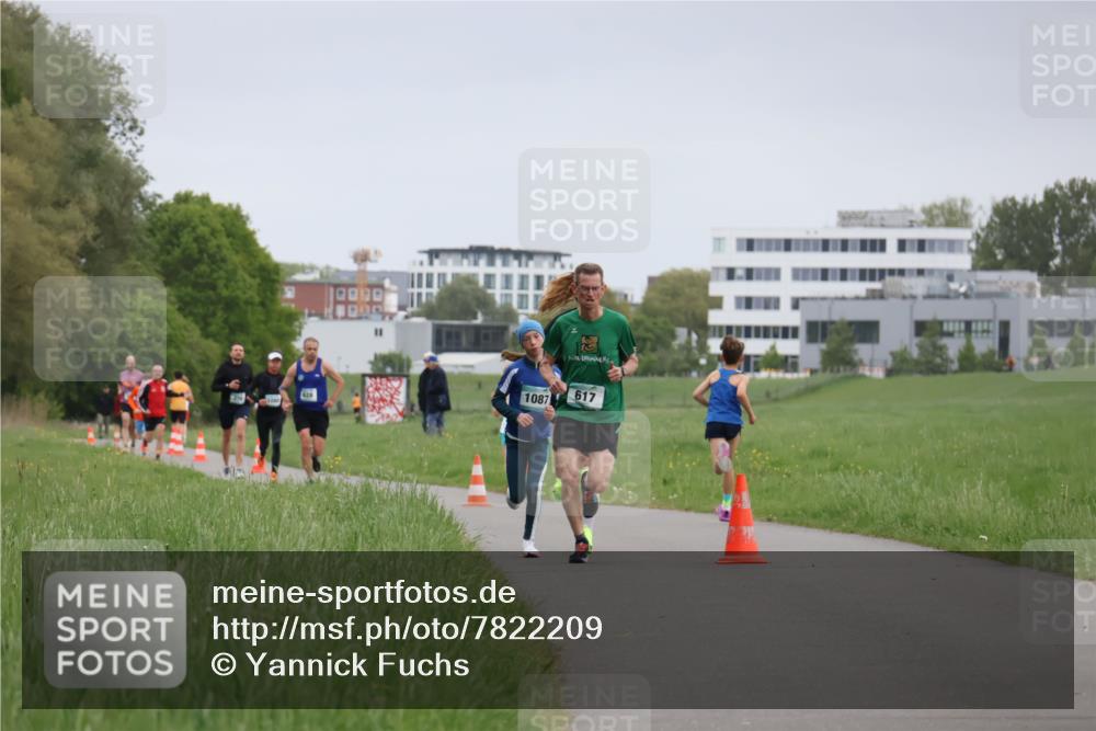 04.05.2025 - 8. Wedeler Halbmarathon Yannick Fuchs http://msf.ph/oto/7822209 04.05.2025 11:10:34 Laufen 28, 1087, 617 meine-sportfotos.de
