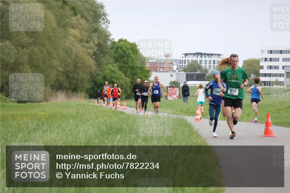 04.05.2025 - 8. Wedeler Halbmarathon Yannick Fuchs http://msf.ph/oto/7822234 04.05.2025 11:10:35 Laufen 27, 1088, 628, 617, 1082 meine-sportfotos.de