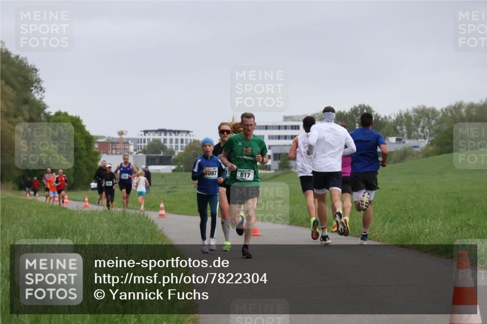 04.05.2025 - 8. Wedeler Halbmarathon Yannick Fuchs http://msf.ph/oto/7822304 04.05.2025 11:10:37 Laufen 087, 15, 617, 428 meine-sportfotos.de