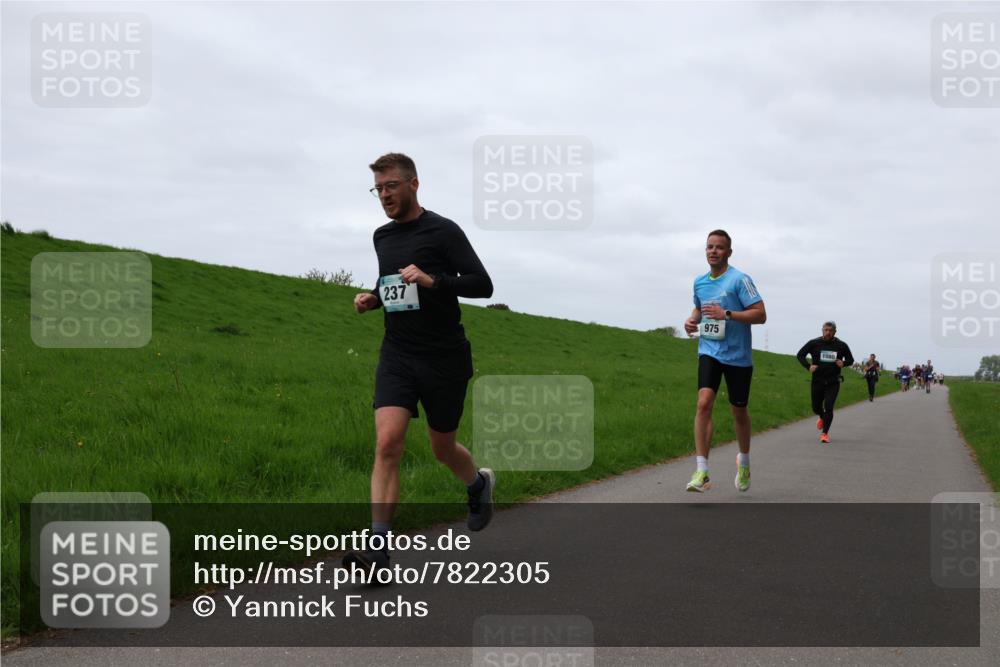 04.05.2025 - 8. Wedeler Halbmarathon Yannick Fuchs http://msf.ph/oto/7822305 04.05.2025 11:29:29 Laufen 2337, 975 meine-sportfotos.de