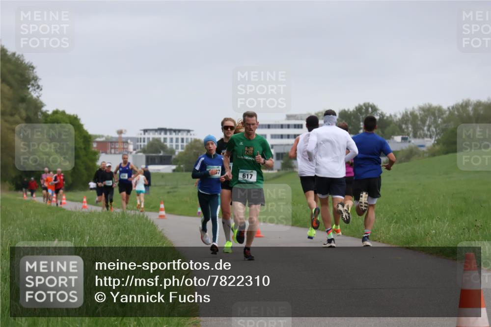 04.05.2025 - 8. Wedeler Halbmarathon Yannick Fuchs http://msf.ph/oto/7822310 04.05.2025 11:10:37 Laufen 617 meine-sportfotos.de