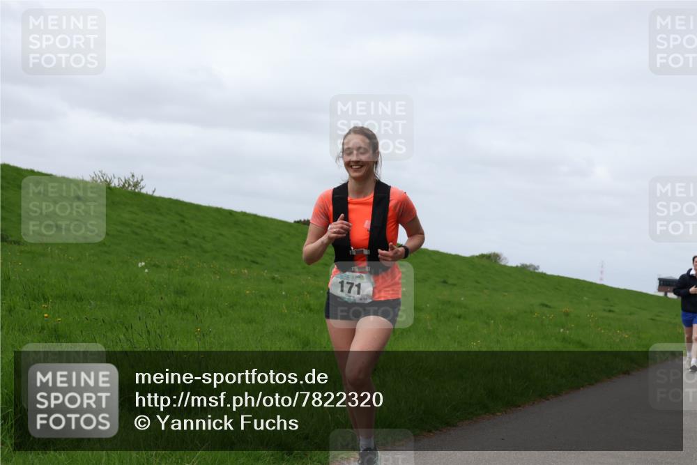 04.05.2025 - 8. Wedeler Halbmarathon Yannick Fuchs http://msf.ph/oto/7822320 04.05.2025 11:52:05 Laufen 171, 14 meine-sportfotos.de