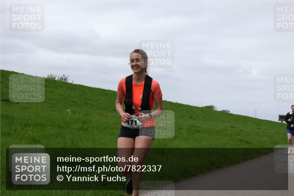 04.05.2025 - 8. Wedeler Halbmarathon Yannick Fuchs http://msf.ph/oto/7822337 04.05.2025 11:52:05 Laufen 71 meine-sportfotos.de