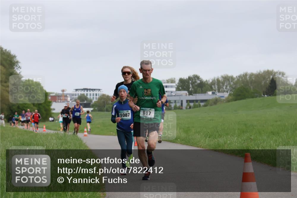 04.05.2025 - 8. Wedeler Halbmarathon Yannick Fuchs http://msf.ph/oto/7822412 04.05.2025 11:10:40 Laufen 617, 1087 meine-sportfotos.de