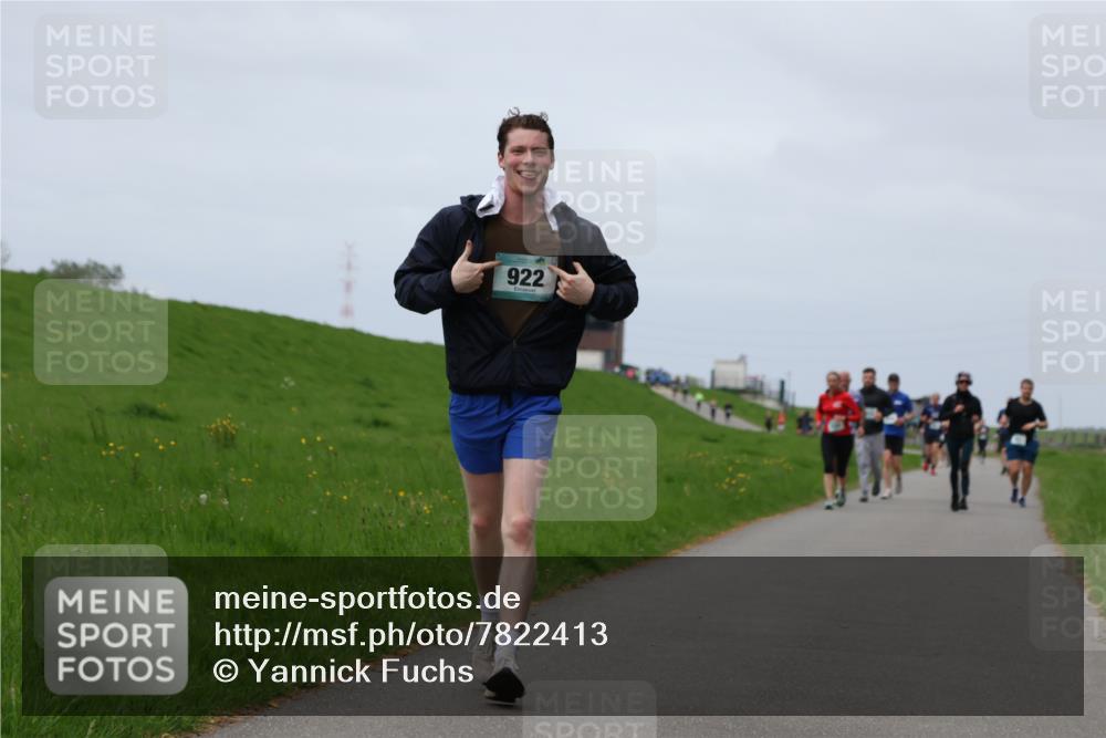 04.05.2025 - 8. Wedeler Halbmarathon Yannick Fuchs http://msf.ph/oto/7822413 04.05.2025 11:52:07 Laufen 922 meine-sportfotos.de