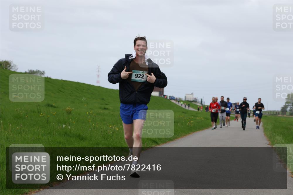 04.05.2025 - 8. Wedeler Halbmarathon Yannick Fuchs http://msf.ph/oto/7822416 04.05.2025 11:52:07 Laufen 922 meine-sportfotos.de