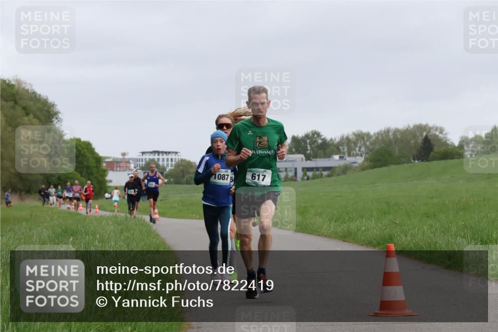 04.05.2025 - 8. Wedeler Halbmarathon Yannick Fuchs http://msf.ph/oto/7822419 04.05.2025 11:10:40 Laufen 617, 10875 meine-sportfotos.de