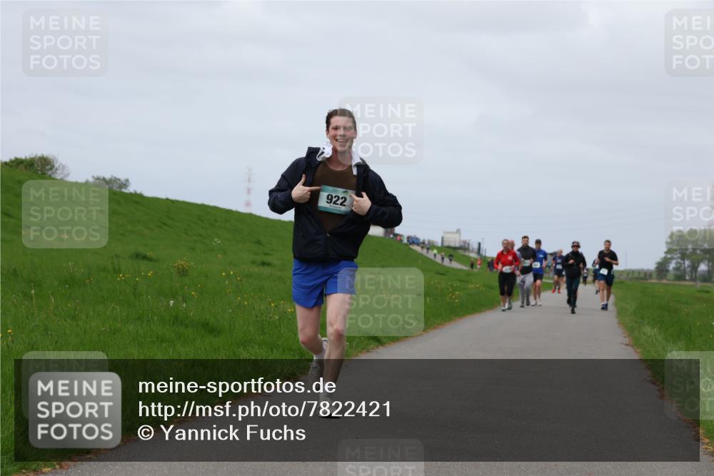 04.05.2025 - 8. Wedeler Halbmarathon Yannick Fuchs http://msf.ph/oto/7822421 04.05.2025 11:52:07 Laufen 922 meine-sportfotos.de