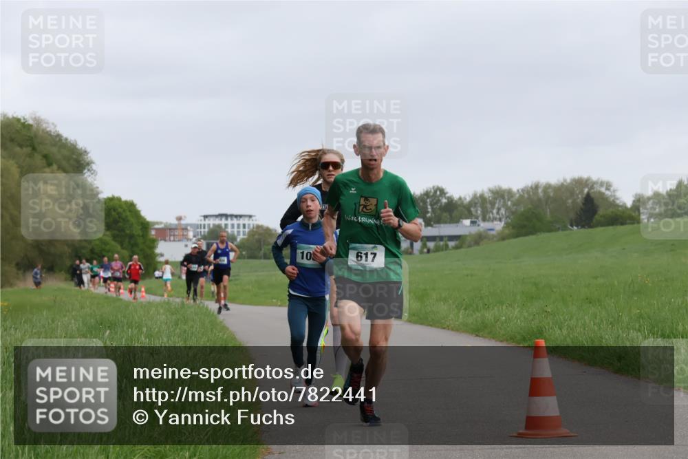 04.05.2025 - 8. Wedeler Halbmarathon Yannick Fuchs http://msf.ph/oto/7822441 04.05.2025 11:10:41 Laufen 10, 617 meine-sportfotos.de